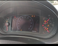 Kontrolka pro svíčky, je pod červenou kontrolkou airbagy vlevo.